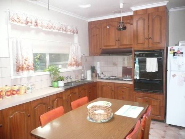 FANTASTIC FIRST HOME! Picture 2