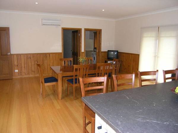 Large Modern Home Picture 3