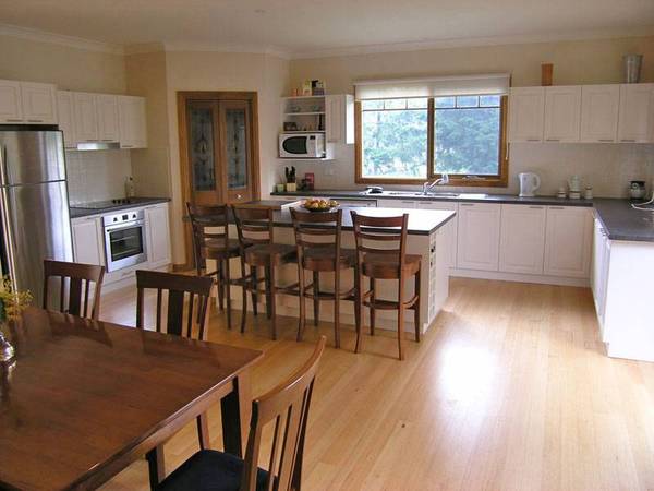 Large Modern Home Picture 2