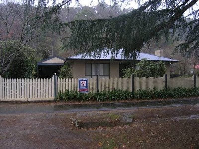 'Good Family Home' Picture