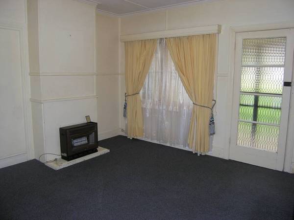 Compact Flat - Delany Ave Picture 3