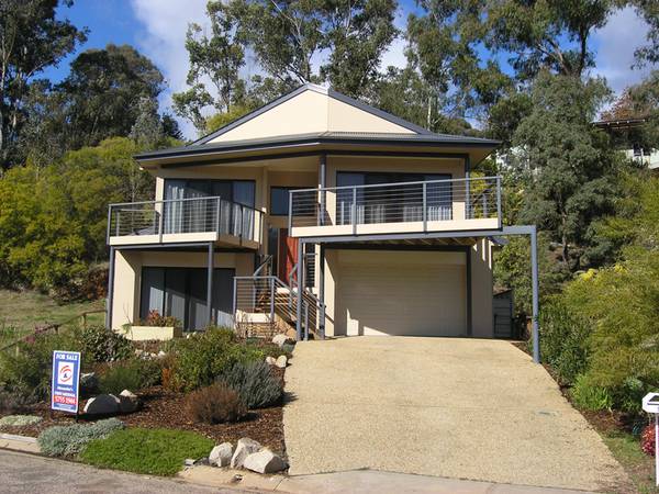 Modern 2 Storey Home Picture 1