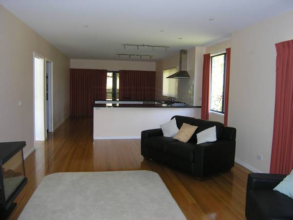 Modern 2 Storey Home Picture 3