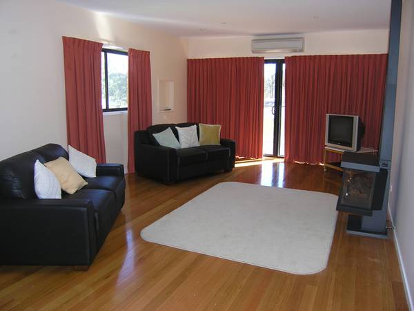 Modern 2 Storey Home Picture 2