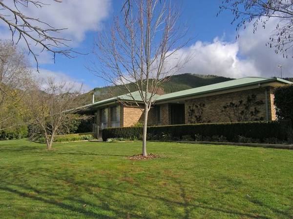 'SPACIOUS LIVING - ROOM TO MOVE'
-
COLONIAL CRT, BRIGHT Picture 2