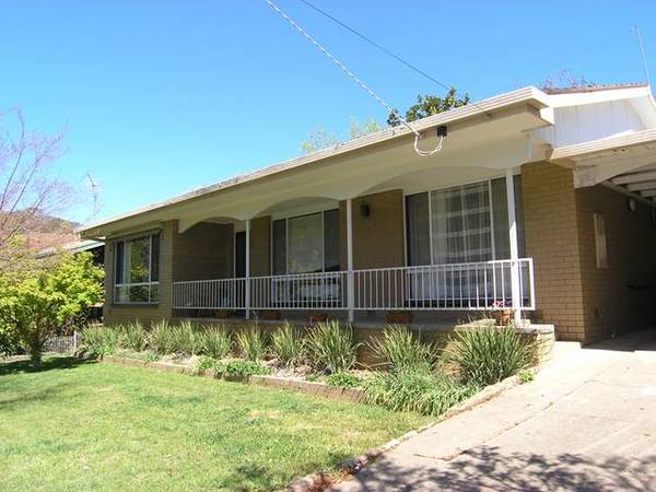 COMFY 3 BEDDER - BRIGHT Picture 1