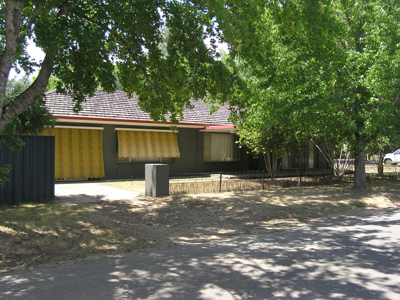 4 BEDROOMS
-
DELANY AVE, BRIGHT Picture 3