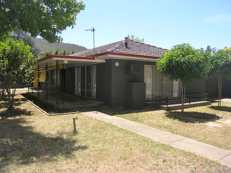 4 BEDROOMS
-
DELANY AVE, BRIGHT Picture 1