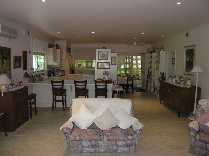 Cosy 2 Bedder in Leafy Garden Setting - Porepunkah Picture 2