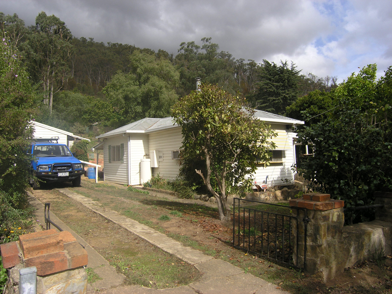 "COMFY 2 BEDDER ON SPACIOUS BLOCK"
-
DELANY AVENUE, BRIGHT Picture 3