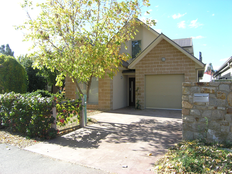 FANTASTIC TOWNHOUSE - 6 STAR ENERGY RATED
-
BRIGHT Picture 1