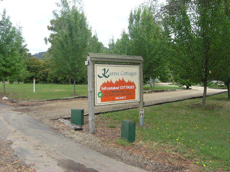 'KARNU COTTAGES'
-
BACK POREPUNKAH ROAD, BRIGHT Picture 1