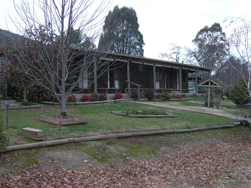 LOG CABIN STYLE HOME WITH GREAT VIEWS
-
WANDILIGONG Picture 2