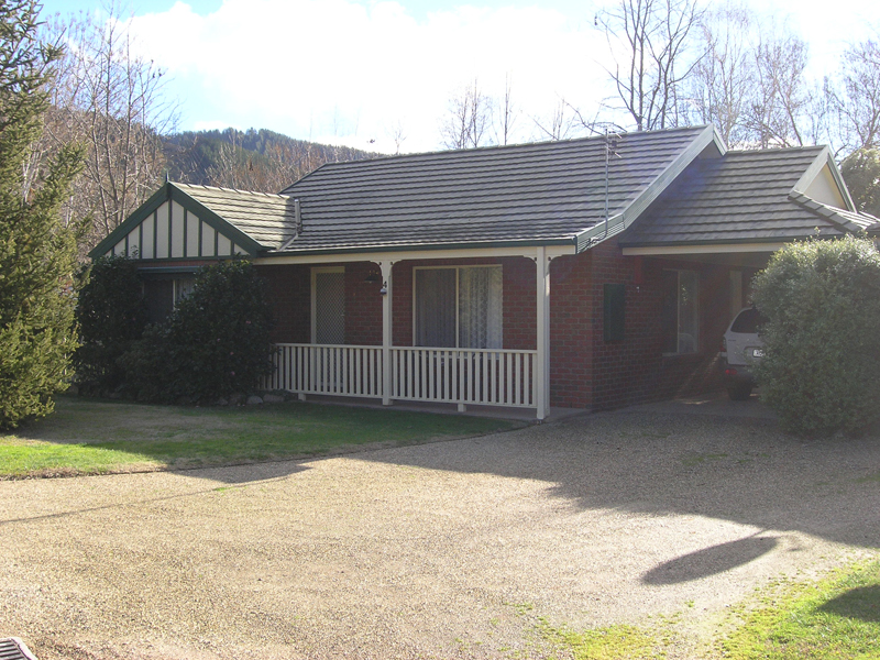 UNIT 4, 'SILVER BIRCHES'
- 'HOLIDAY GETAWAY / INVESTMENT'
-
BRIGHT Picture 1