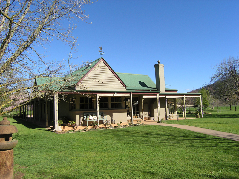 'RURAL LIVING AT ITS BEST!'
-
GREAT ALPINE RD, EUROBIN Picture 3