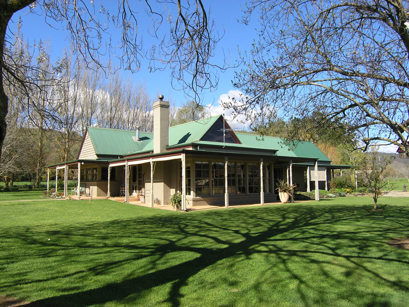 'RURAL LIVING AT ITS BEST!'
-
GREAT ALPINE RD, EUROBIN Picture 1