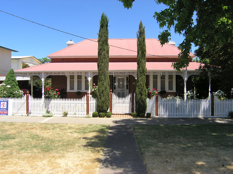 'GRAND HOUSE - GREAT LOCATION'
-
14 SMITH ST, MYRTLEFORD Picture 1