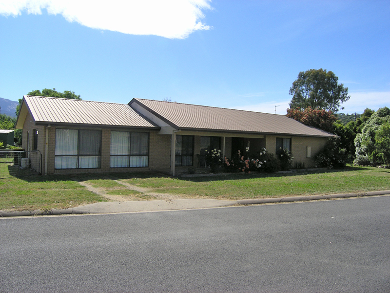 3 BEDDER PLUS ATTACHED S/C UNIT, CORNER BLOCK, BUFFALO VIEWS
-
POREPUNKAH Picture 1