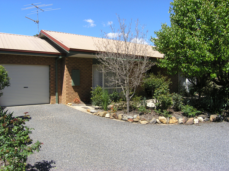 Comfy & Cosy Unit Picture 2