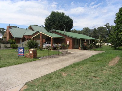 '4 Bedrooms - Solid Brick' - Lumley Drive, Bright Picture