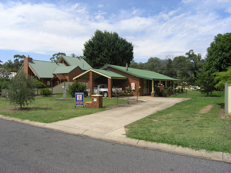 '4 Bedrooms - Solid Brick' - Lumley Drive, Bright Picture 2