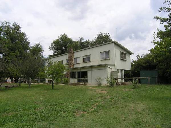 '11 Delany Avenue, Bright' Picture 1