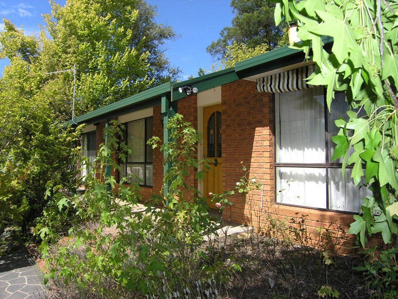 'Great Views From Quiet Court' - Cindy Crt Bright. Picture 2