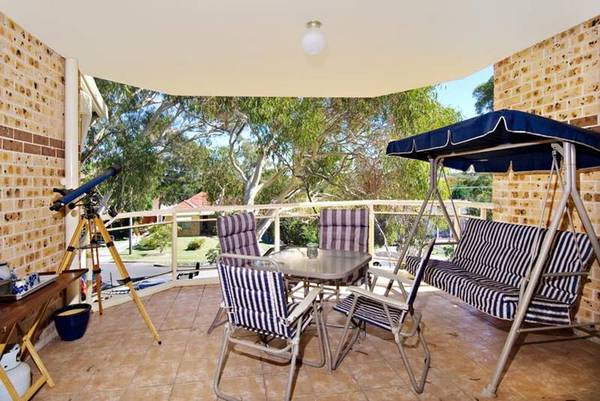 CONVENIENTLY LOCATED APARTMENT Picture 3