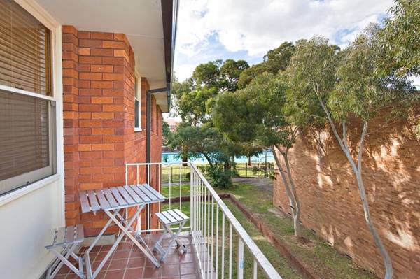 UNDER OFFER Picture 1