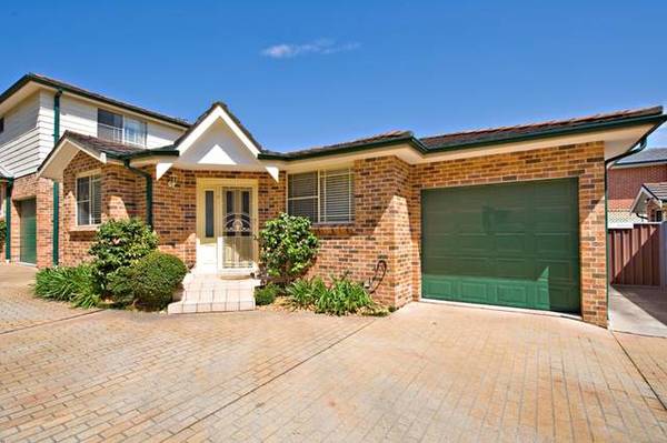 Freestanding Villa Home Quietly Situated At The Rear Picture