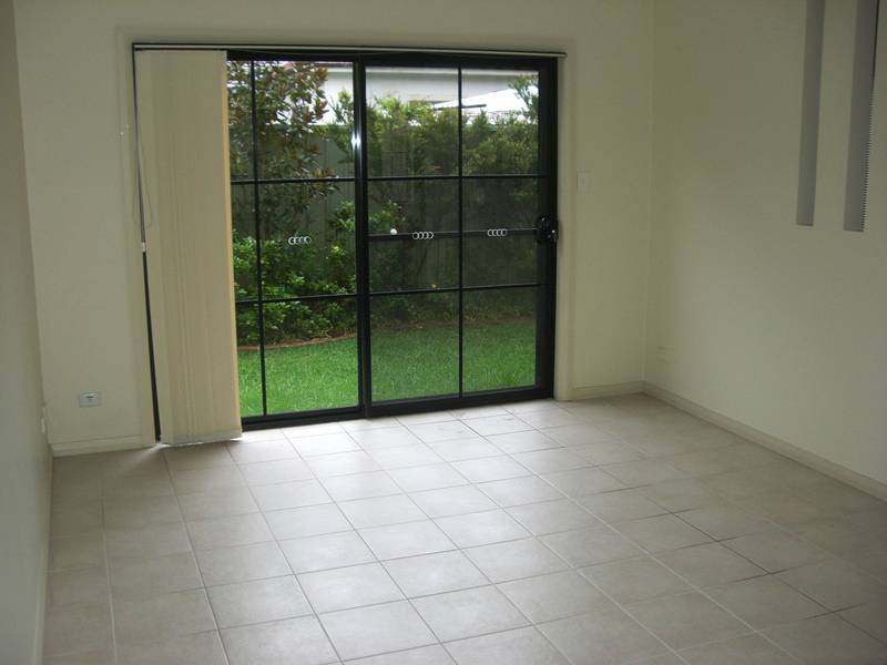 Master Built Townhouse in a Convenient Location Picture 3