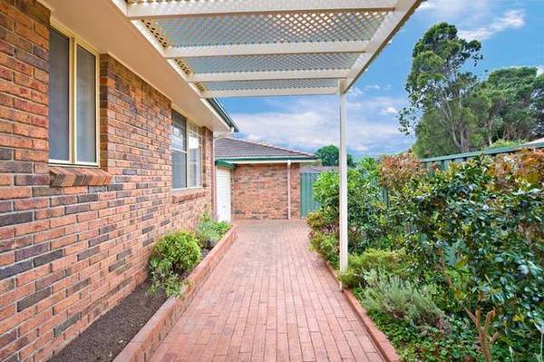 Peacefully Private, Spacious & Conveniently Located Villa Picture