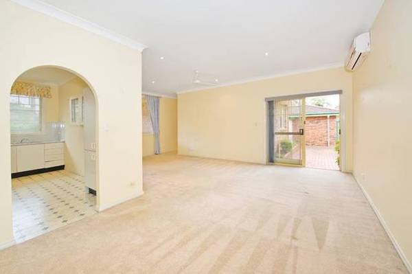 Peacefully Private, Spacious & Conveniently Located Villa Picture