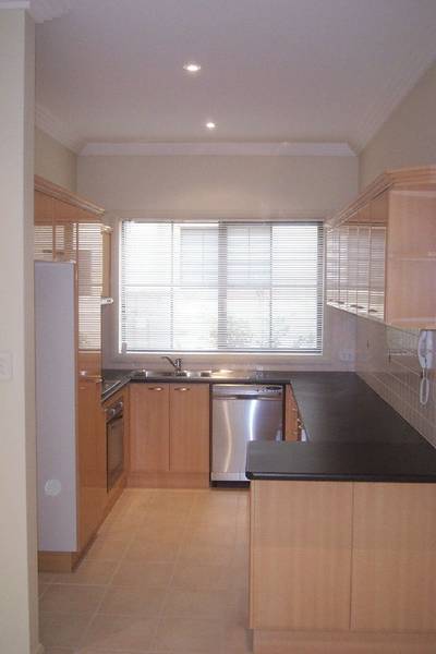 EXECUTIVE TOWNHOUSE Picture 3