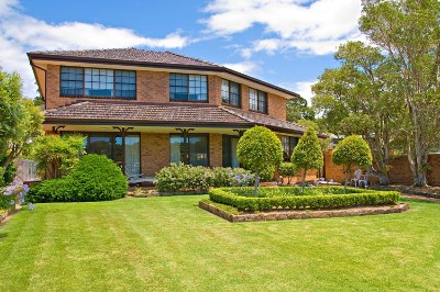 Level Waterfront Home First Time Offered in 30 Years Picture