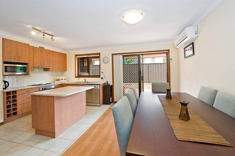 Beautifully Modernised Townhouse in a Desirable Location Picture 3