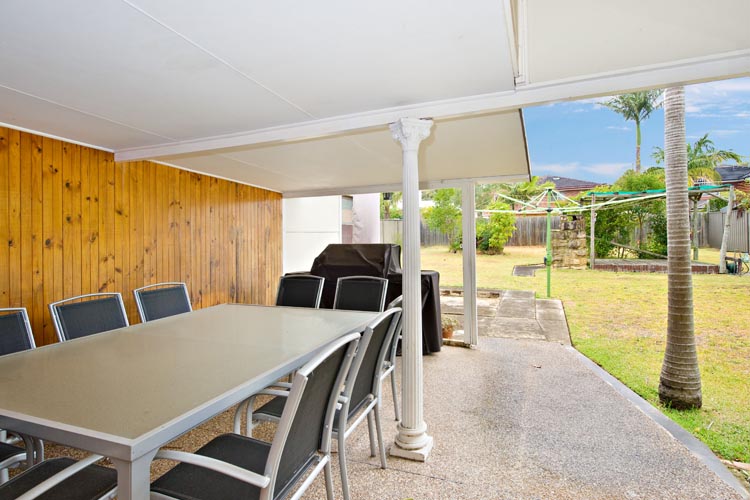 RIPE FOR RENOVATION OR KNOCK DOWN AND REBUILD Picture 3