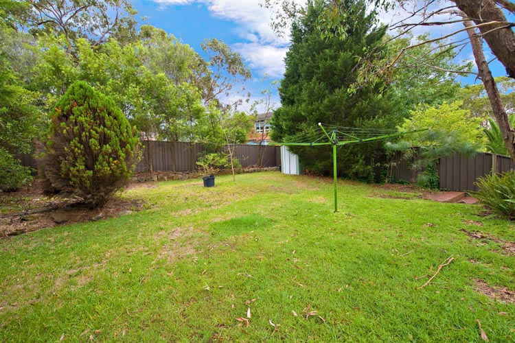 Family Home Ripe for Renovation in Idyllic Location Picture 3