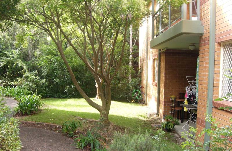 GROUND FLOOR APARTMENT IN CONVENIENT LOCATION Picture 3