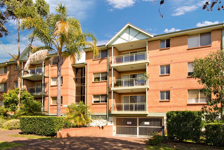 GROUND FLOOR APARTMENT IN CONVENIENT LOCATION Picture 1