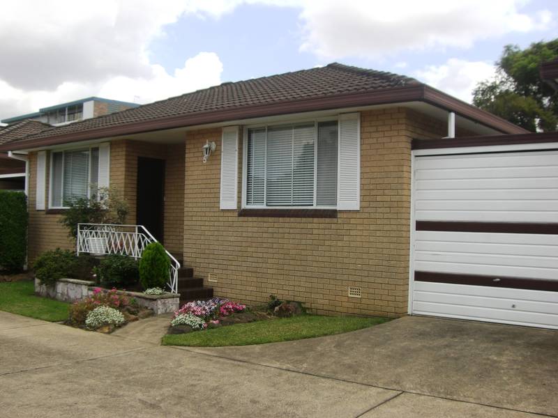 LOW MAINTENANCE TWO BEDROOM VILLA Picture 2