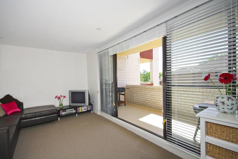 UNDER OFFER Picture 2