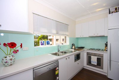 UNDER OFFER Picture UNDER OFFER Picture