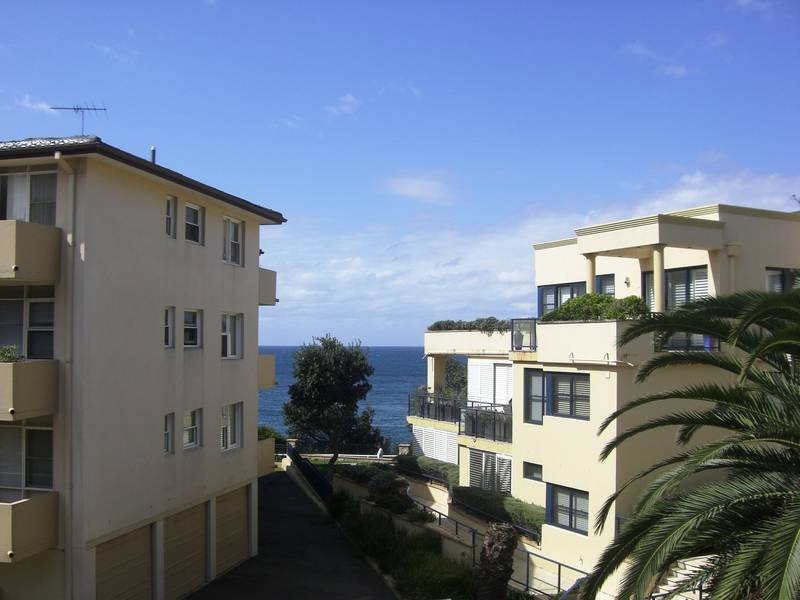 Perfectly Positioned Apartment Ripe for Renovation Picture 2