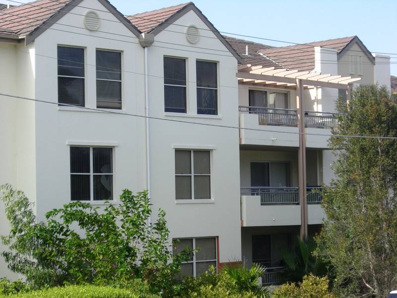 Top Floor One Owner Apartment in a Convenient Location Picture 1