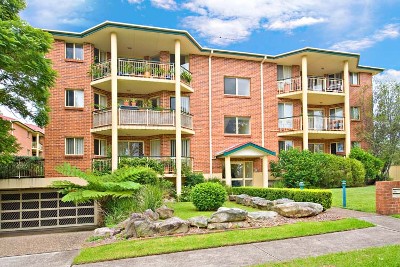 Top Floor Apartment with Lovely Leafy Outlook Picture