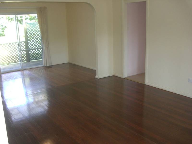 Ideal Entry to a Sought After Location Picture 2