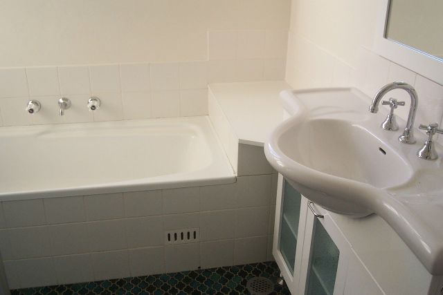 Renovated Top Floor Unit Picture 2