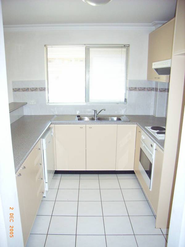 Spacious One Bedroom Unit Picture 2