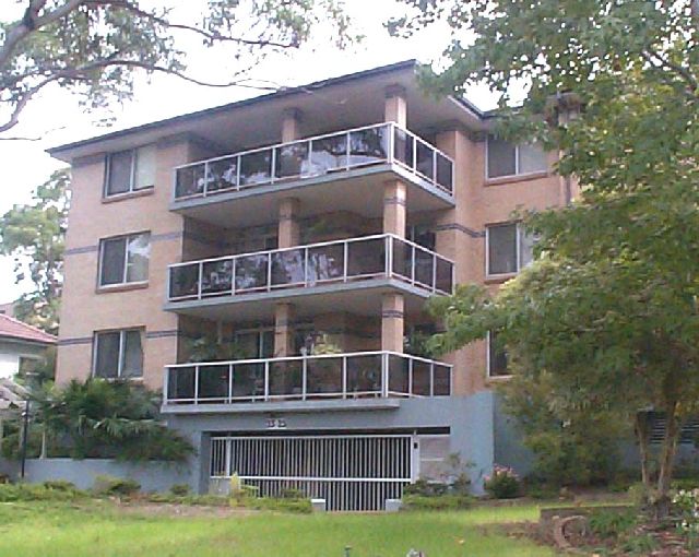 Spacious One Bedroom Unit Picture 1